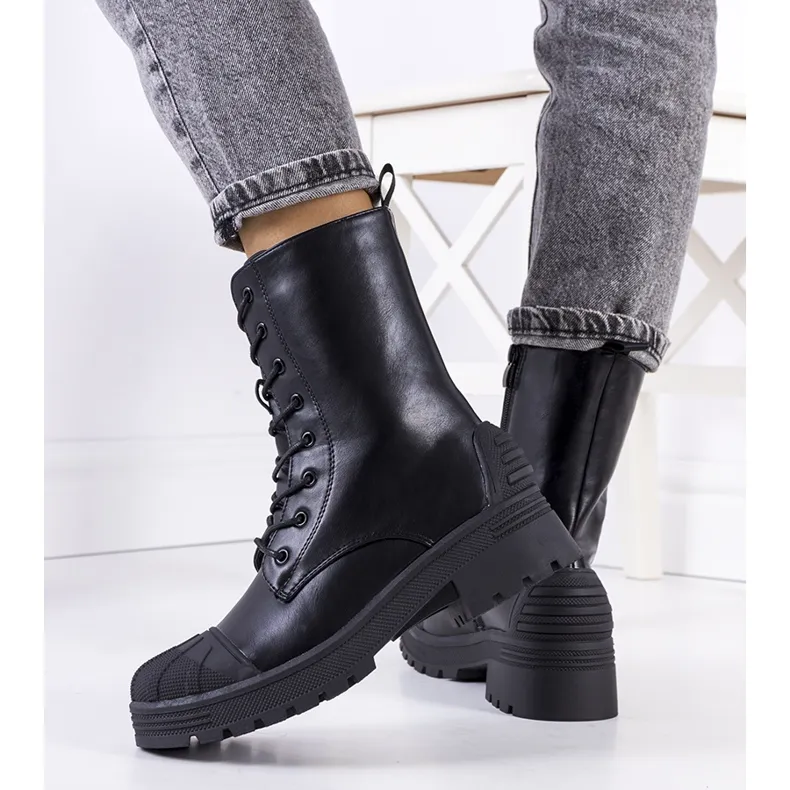 Black boots from Tergaron