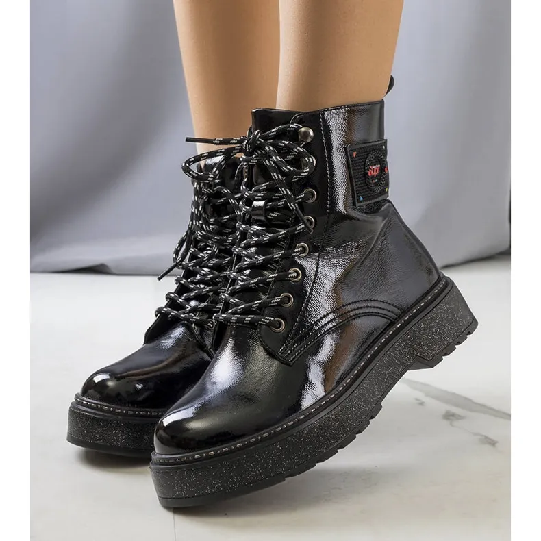 Black lacquered Firenz boots