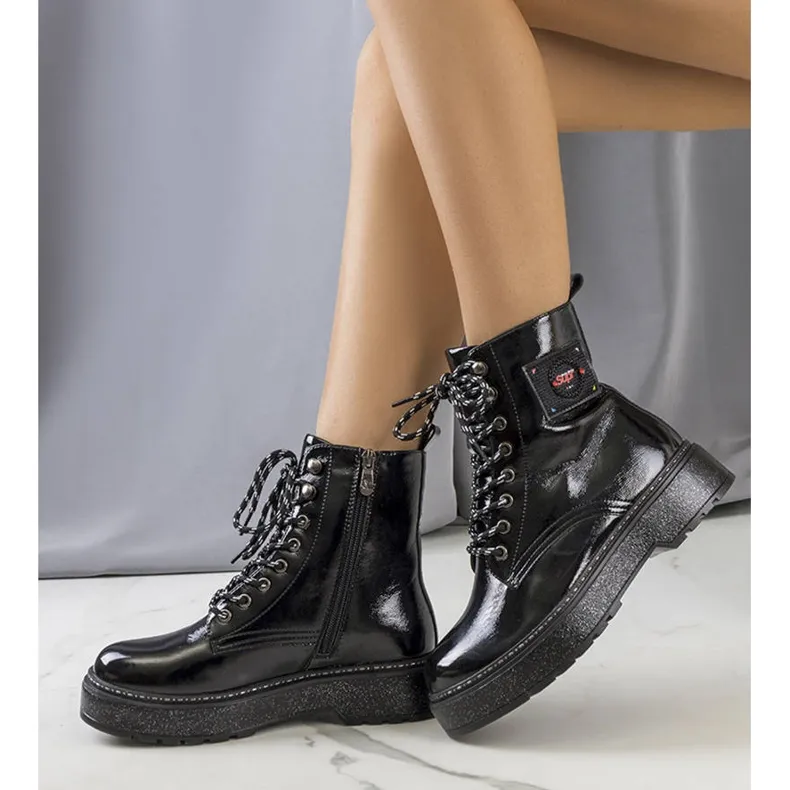 Black lacquered Firenz boots