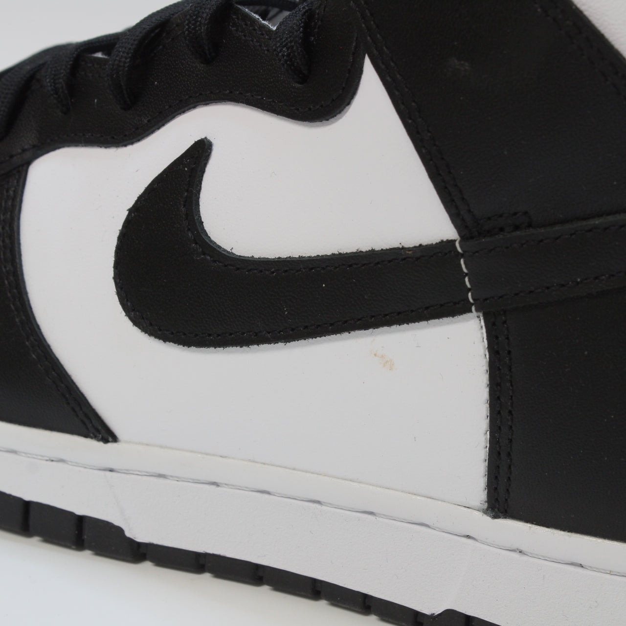 Nike Dunk Hi White Black Trainers