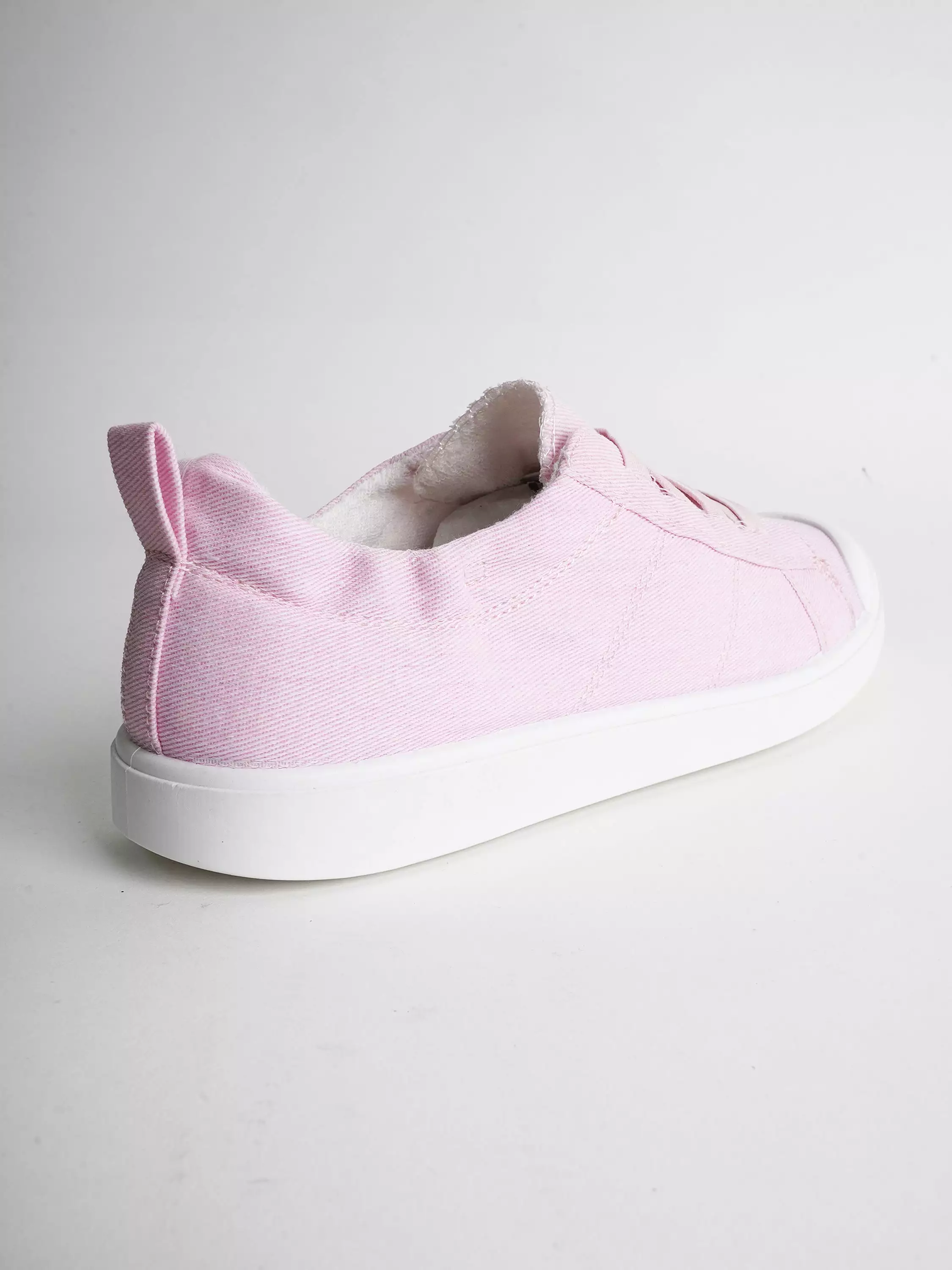 Taylor Low-top Slip-on Sneakers